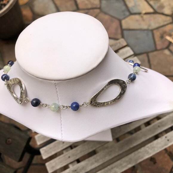 Stylish silver and gemstone necklace - Picture 5 of 9